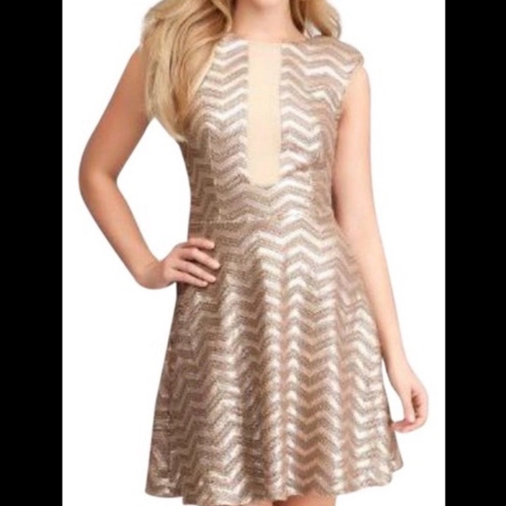 Elegant Gold Chevron Dress BEBE‎ NWT stunning size small